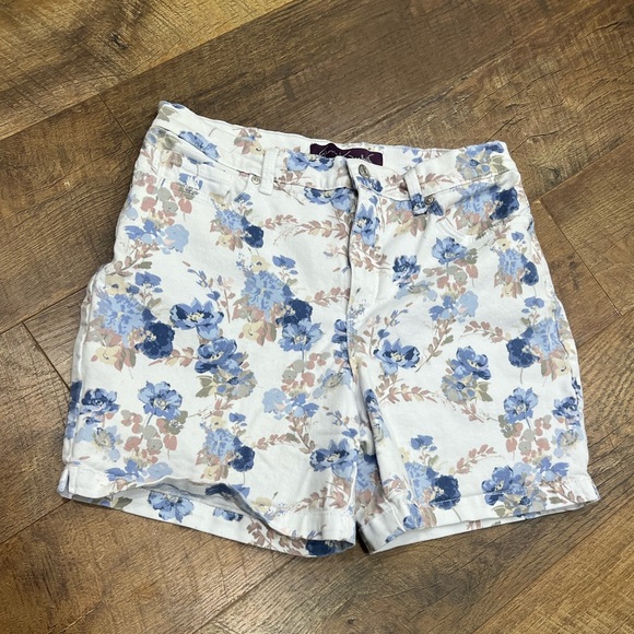 Gloria Vanderbilt Amanda floral shorts - Picture 2 of 5